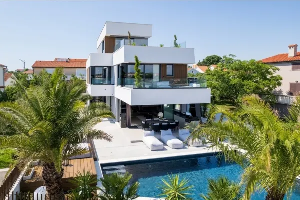 Moderne Luxusvilla direkt am Meer, Region Zadar, Bild 2