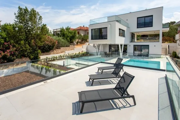 Moderne Villa mit Pool in der 1. Reihe zum Meer, Insel Solta, Bild 2