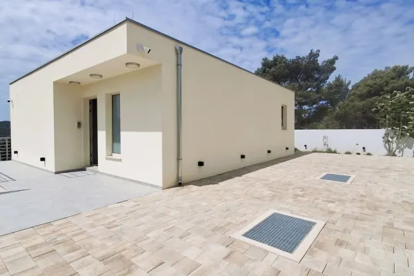 Moderne Villa mit Pool und Meerblick, Region Sibenik, Bild 3