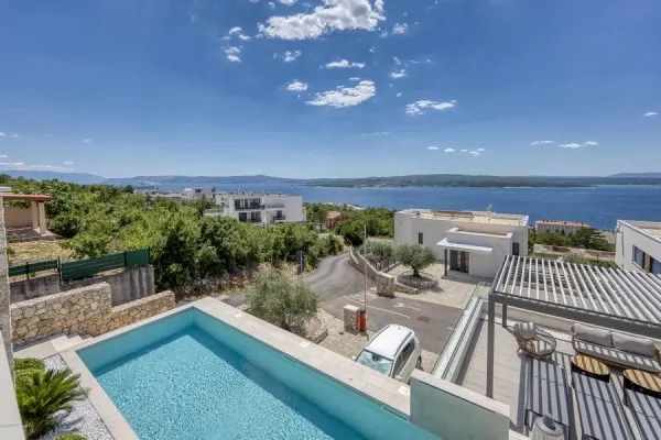 Luxusvilla mit Swimmingpool und Meerblick, Bild 3
