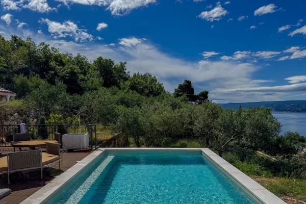 Villa mit Pool, sechs Bädern und Sommerküche nahe Omis, Bild 2