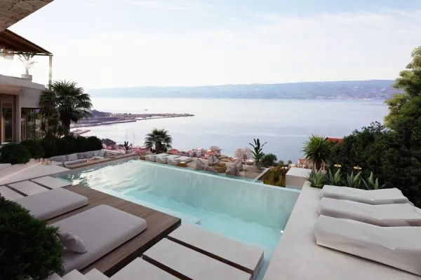 Moderne Luxusvilla mit Pool und Panorama-Meerblick, Region Omis, Bild 2
