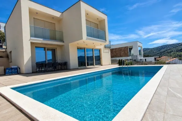 Luxusvilla mit Pool und Panorama-Meerblick, Region Sibenik, Bild 2