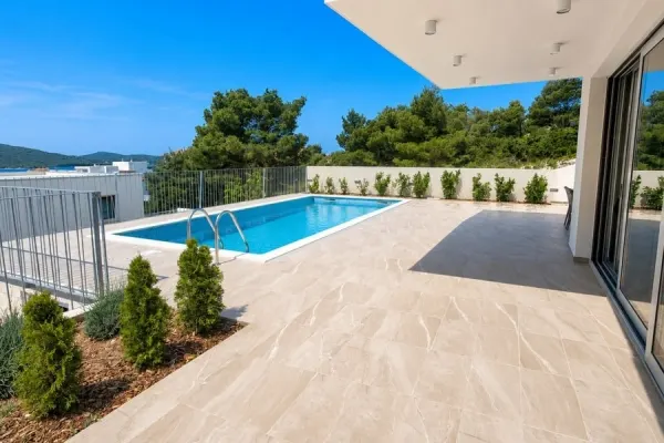 Luxusvilla mit Pool und Panorama-Meerblick, Region Sibenik, Bild 3