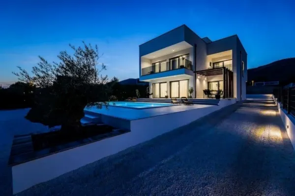 Moderne Villa mit Swimmingpool und Meerblick, Bild 3