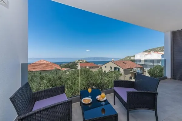 Moderne Villa mit Panorama-Meerblick und Pool, Bild 3