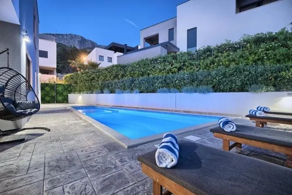 Moderne Luxusvilla mit beheiztem Pool und Meerblick, Bild 3