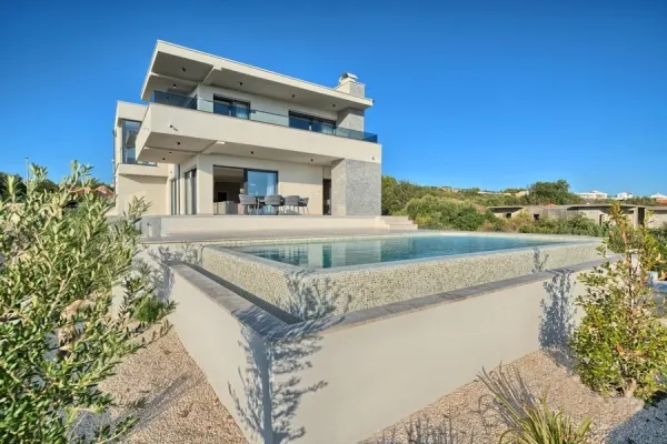 Luxusvilla mit Swimmingpool und Meerblick, Bild 3