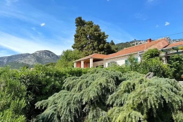 Steinhaus in erster Reihe zum Meer mit Garage, Bild 2