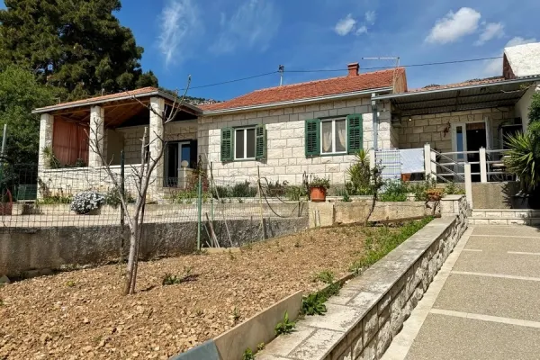 Steinhaus in erster Reihe zum Meer mit Garage, Bild 3