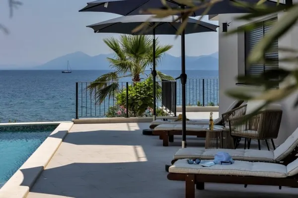 Luxusapartment in erster Reihe zum Meer mit Pool und Meerblick, Bild 2