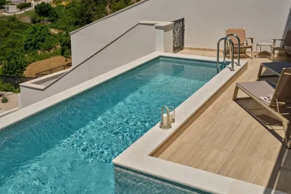 Exklusive Wohnung auf drei Ebenen in Luxusvilla mit Pool, Meerblick und Dachterrasse, Bild 3
