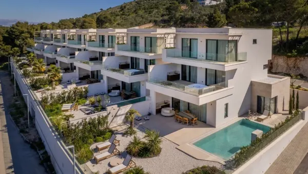 Neubau-Luxusvillen mit Pool und Meerblick in erster Meereslinie, Bild 3