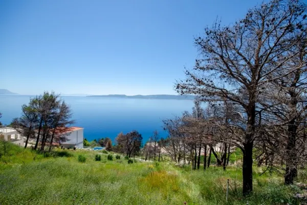 Grundstück in Omis