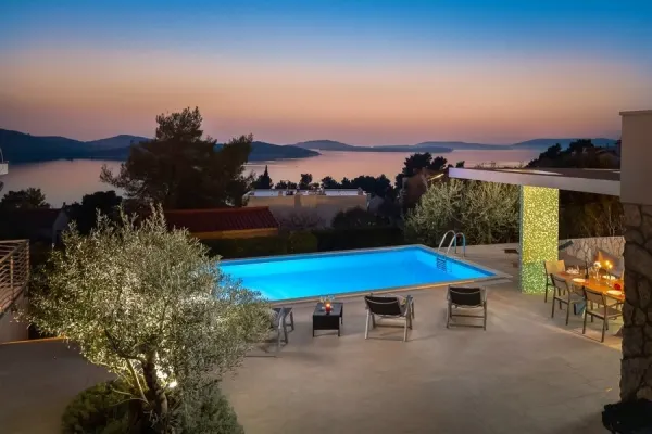 Mediterrane Neubauvilla mit beheiztem Pool und Panoramablick auf das Meer, Bild 2