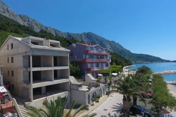 Unfertiges Apartmenthaus in erster Reihe zum Meer, Bild 2