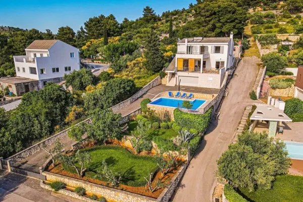 Mediterrane Villa mit Pool und Panorama-Meerblick, Region Sibenik, Bild 3