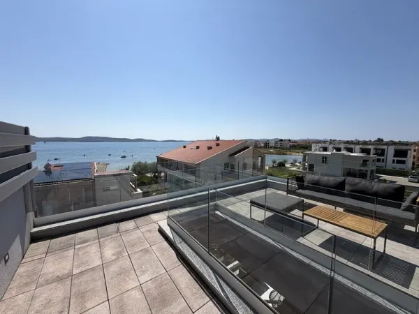 Luxus-Penthouse mit Jacuzzi und Meerblick, ca. 50 Meter zum Strand, Bild 3