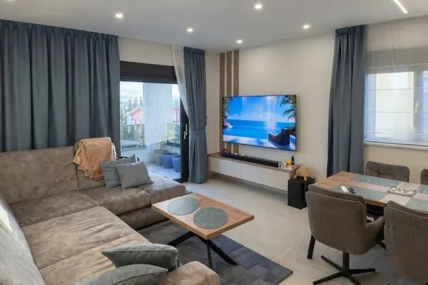 Luxuriöses Penthouse mit großer Dachterrasse und Panorama-Meerblick, Bild 2