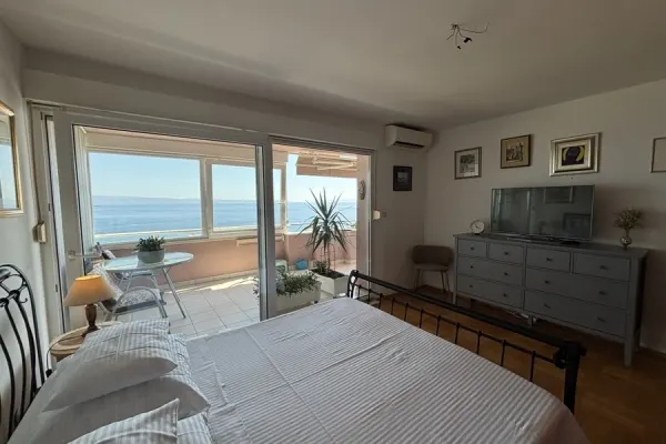 Renovierte Wohnung mit spektakulärem Meerblick, zwei Loggien und Garage, Bild 3