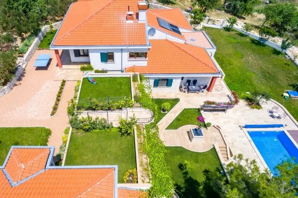 Anwesen mit Panoramameerblick, Swimmingpool und Olivenhain, Bild 2