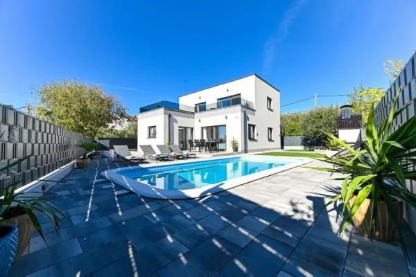 Villa in Kastela