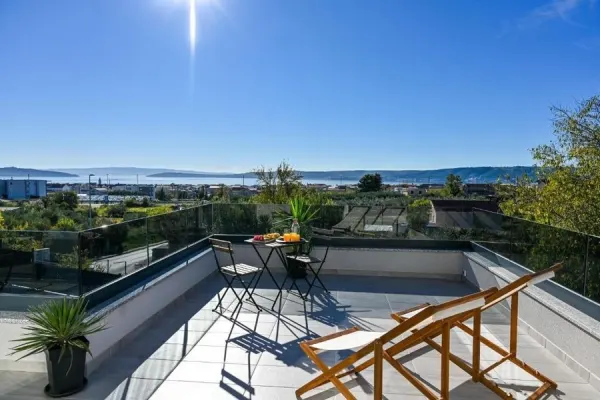Moderne Villa mit Swimmingpool und Meerblick, Bild 3