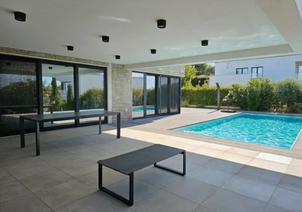 Moderne Villa mit Pool, Meerblick und Wellnessbereich, Bild 2