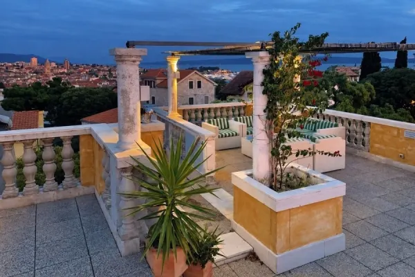 Penthouse über zwei Ebenen mit Dachterrasse und Panoramablick, Bild 2