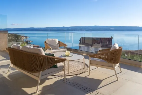 Neubauvilla mit Wellnessbereich, Pool und weitem Meerblick, Bild 3