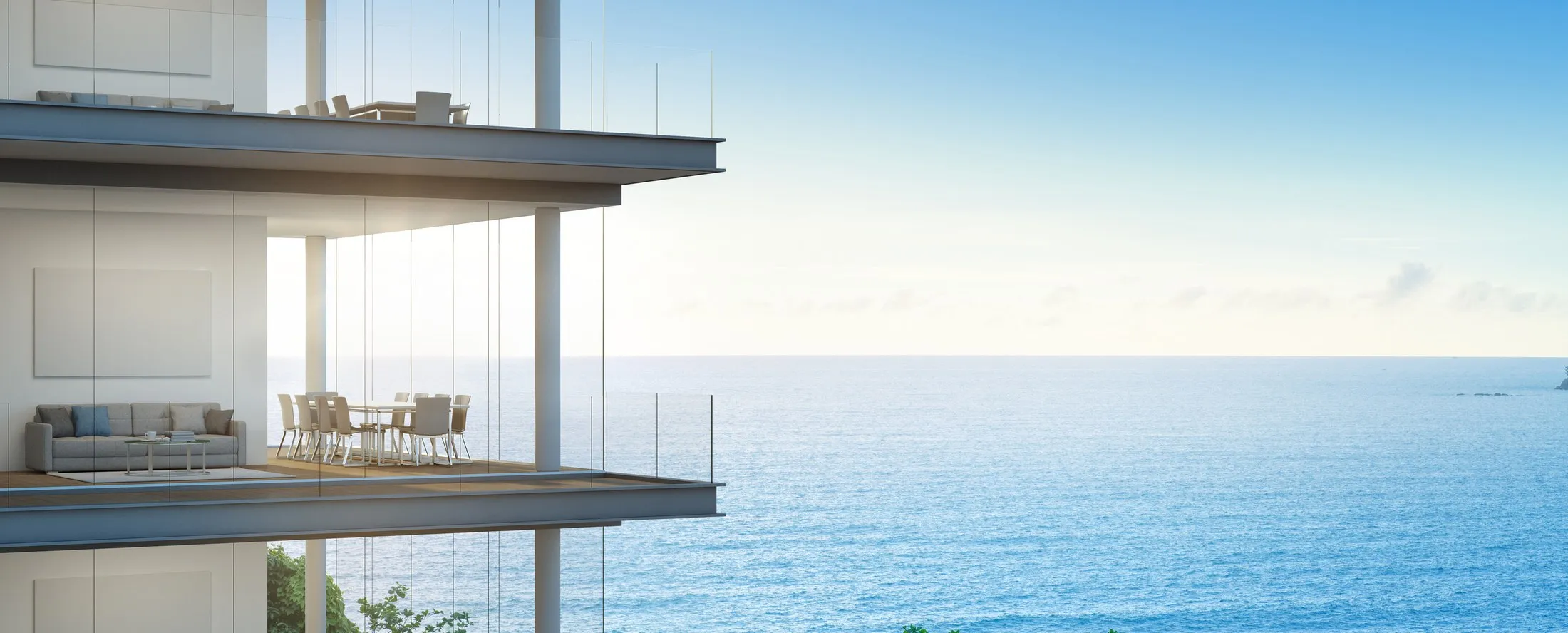 Terrasse mit Sofa und Blick auf das Meer